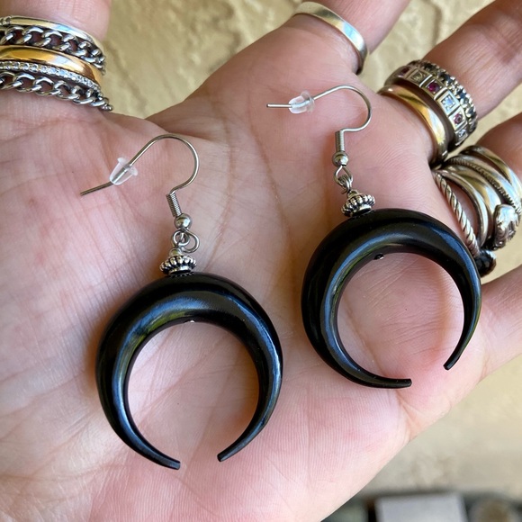Black buffalo horn crecent moon up side down earrings dangly boho goth celtic - Picture 9 of 12